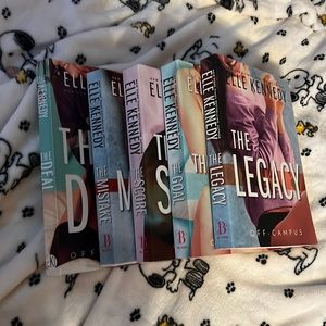 The off campus ENTIRE SERIES. good condition like brand new